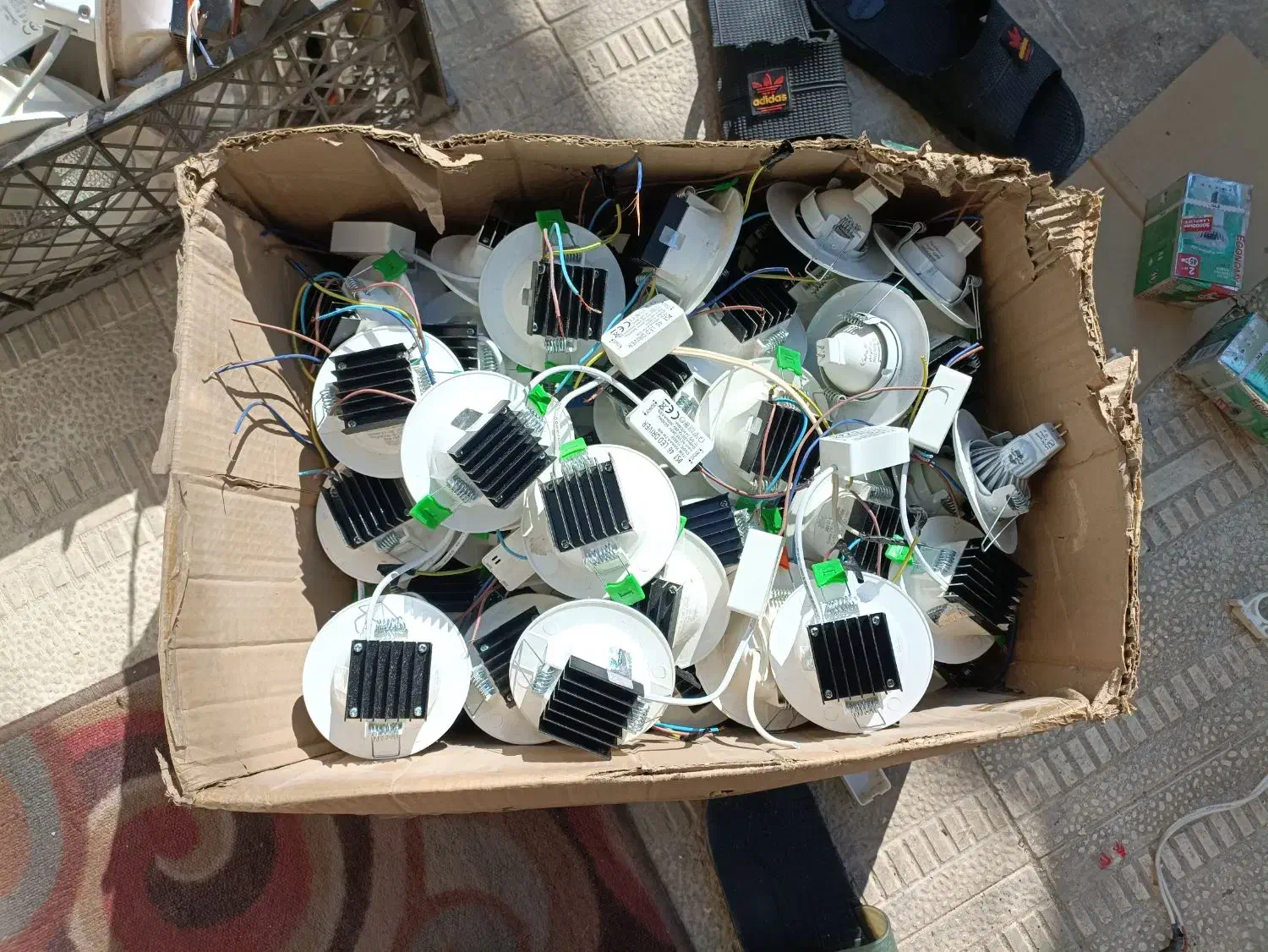 لامپ|لامپ و چراغ|شیراز, شهرک مهرگان|دیوار