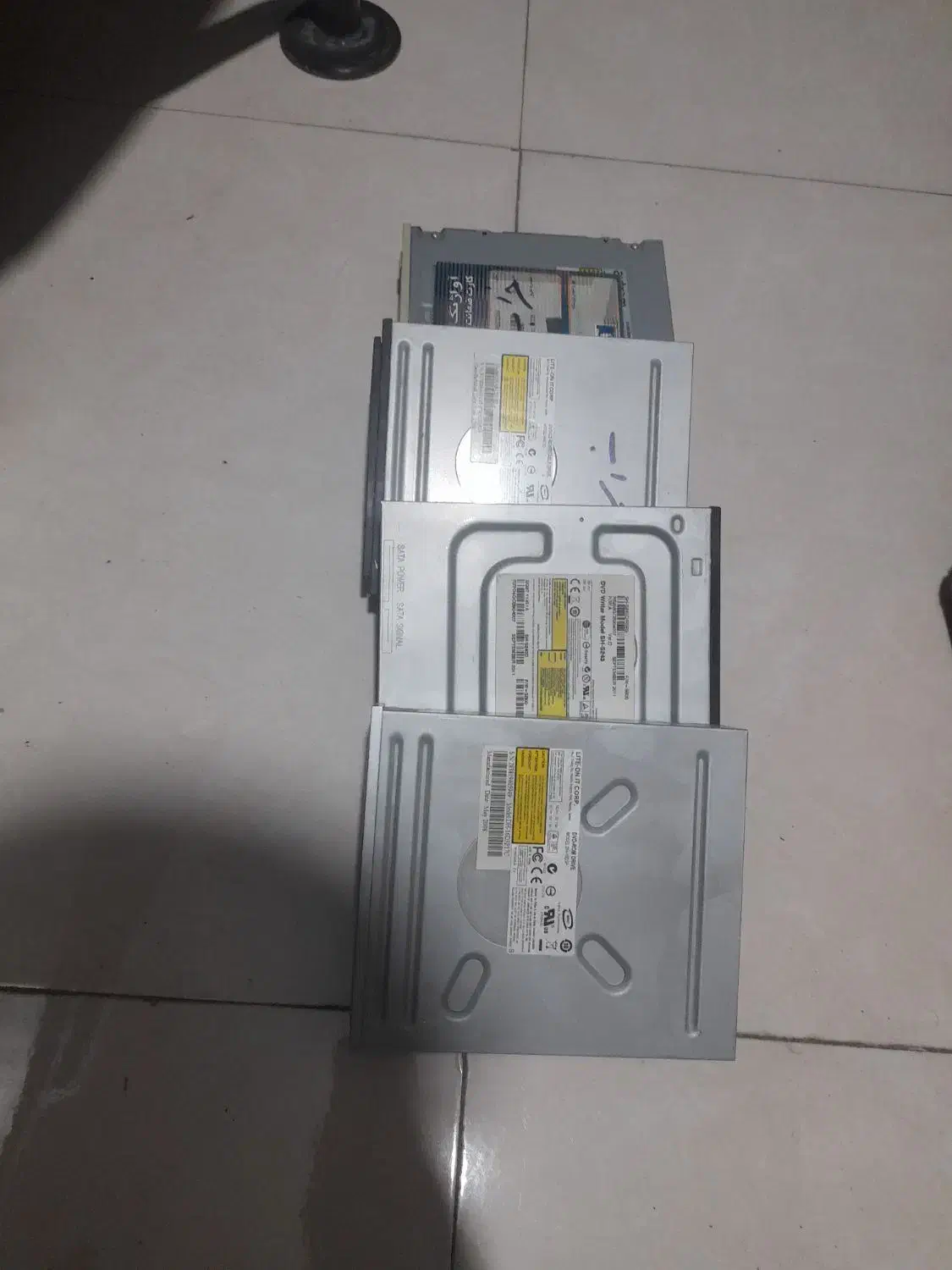 لوازم کامپیوتر و صندلی|صندلی و نیمکت|هشتگرد, هشتگرد قدیم|دیوار