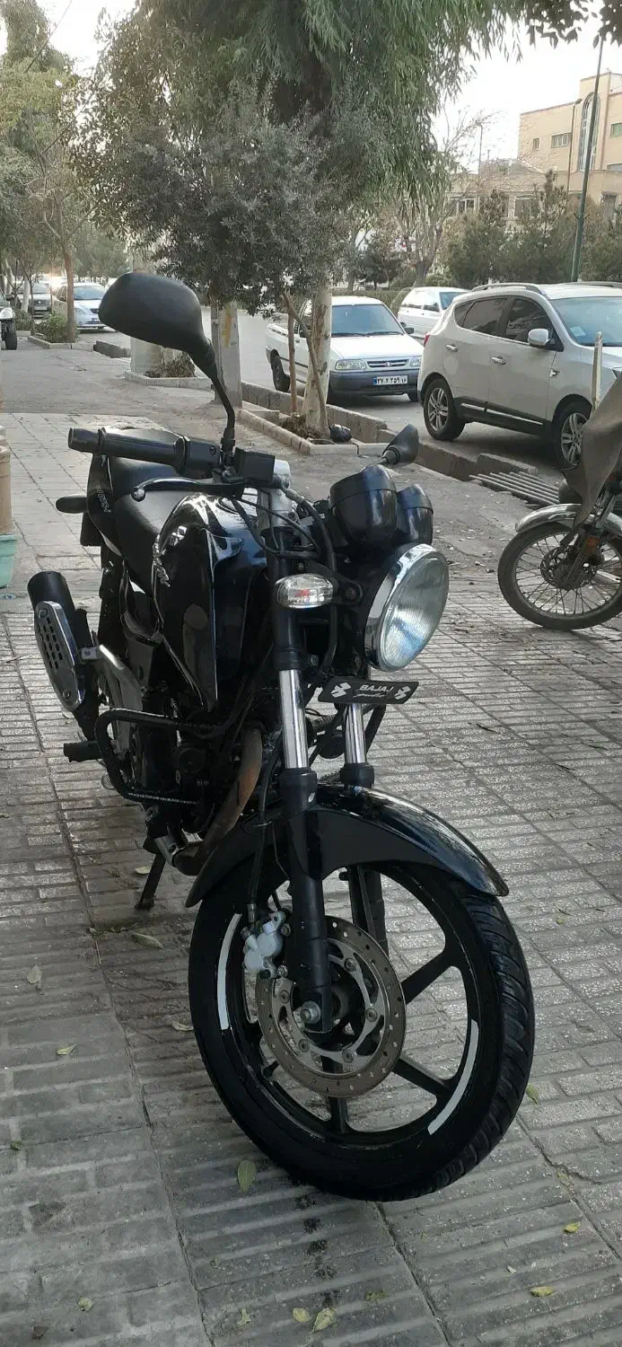 پالس ug4|موتورسیکلت|قم, قلعه یزدیها|دیوار