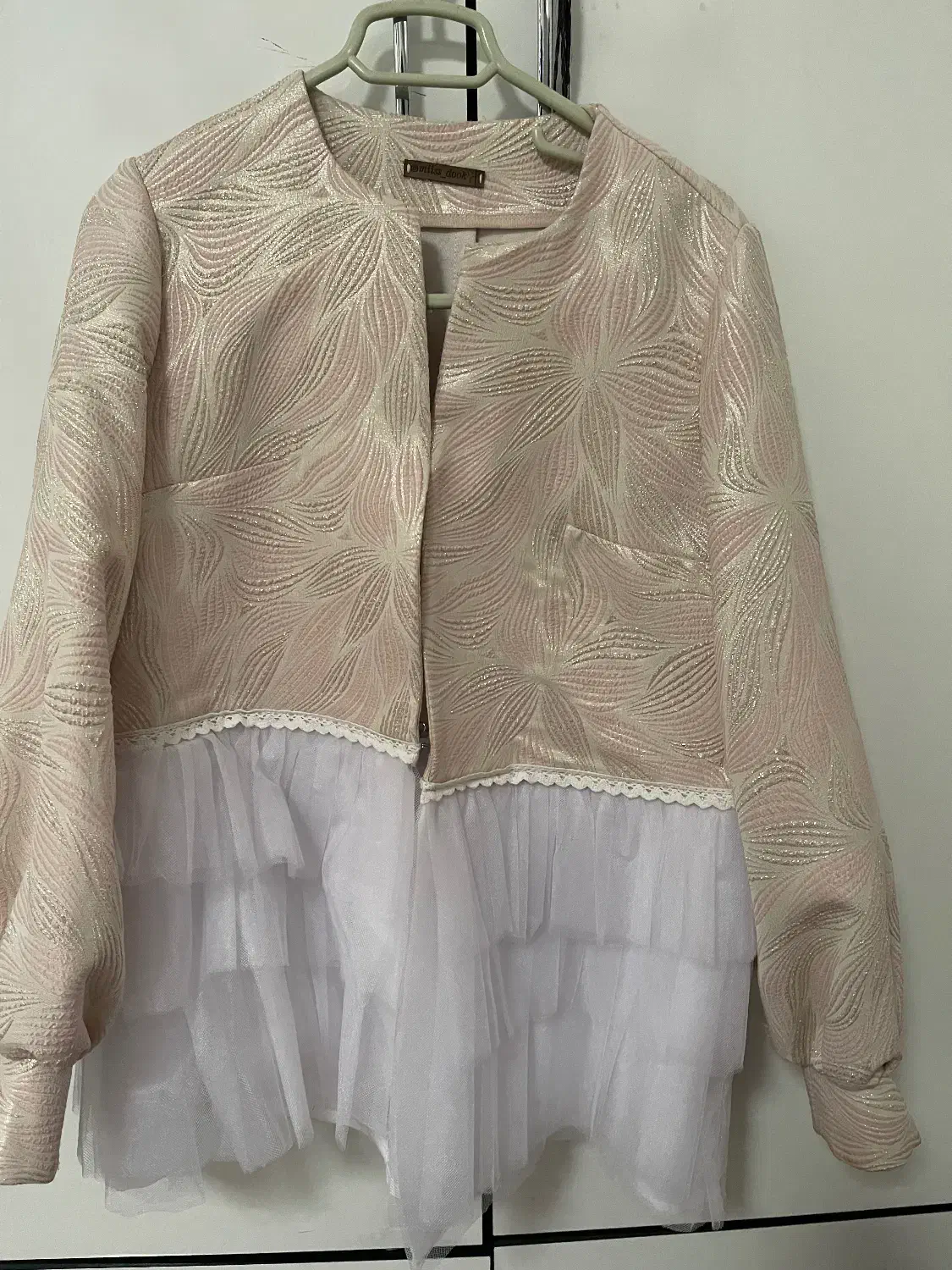 کت عروسکی|لباس|نیشابور, مازول|دیوار