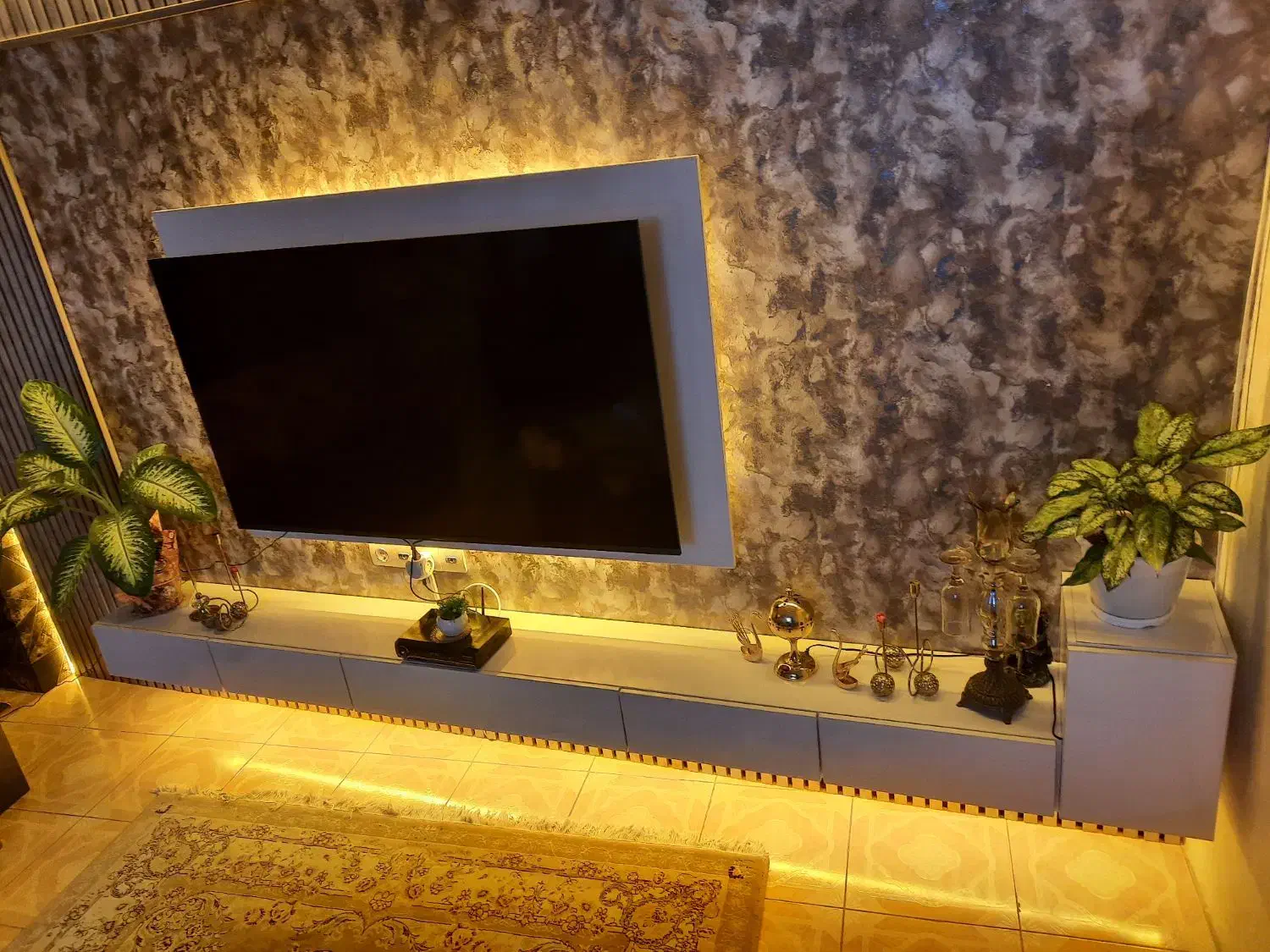 تی وی وال|مبلمان خانگی و میز عسلی|رشت, باهنر|دیوار