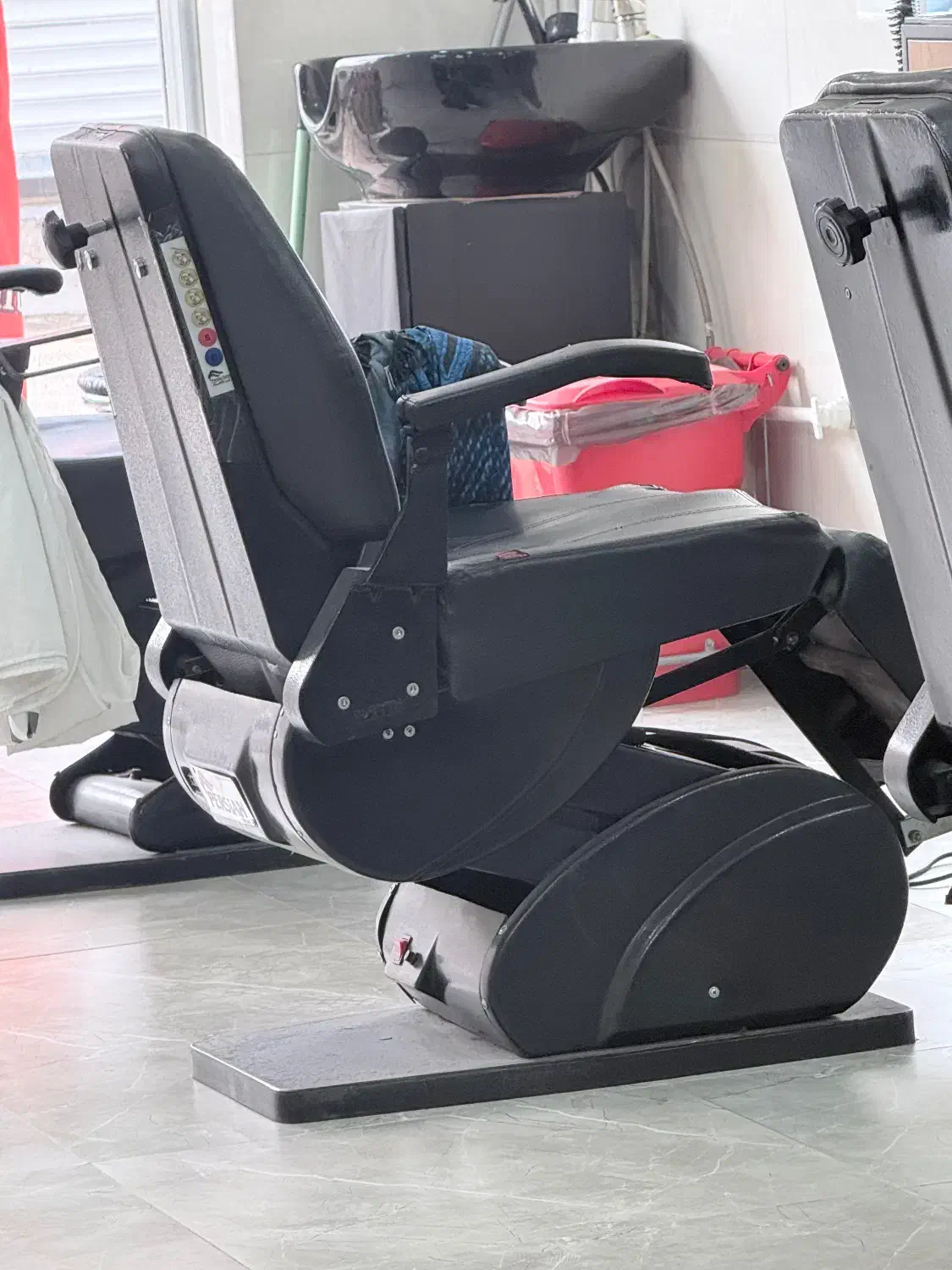 صندلی برقی ارایشگاه|آرایشگاه و سالنهای زیبایی|ورامین, خیر آباد|دیوار