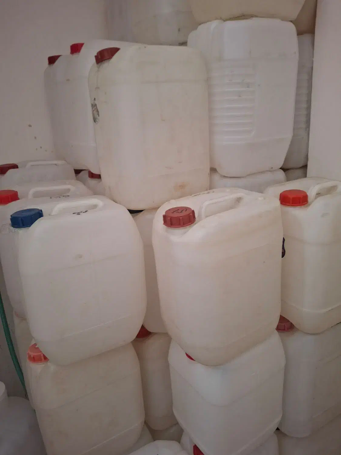 بیست لیتری|ظروف نگهدارنده، پلاستیکی، یک‌بارمصرف|سیرجان, |دیوار