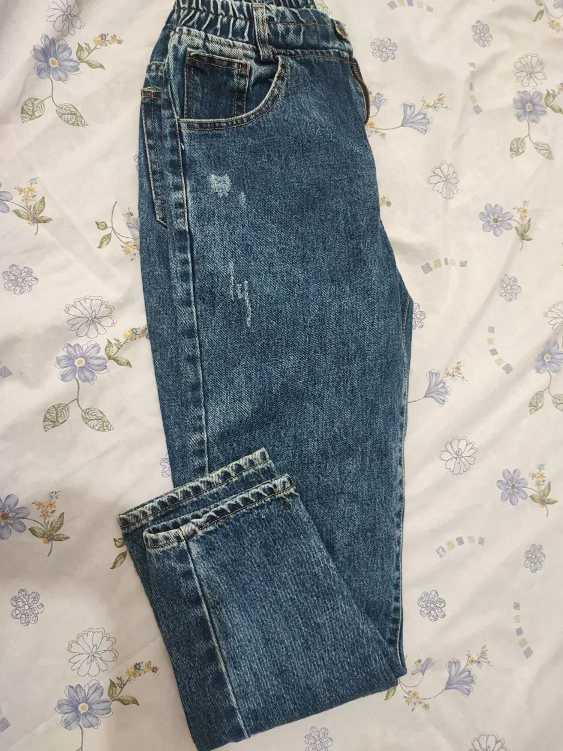 مانتووشلوار|لباس|تربت جام, فاز ۱ فرهنگیان|دیوار