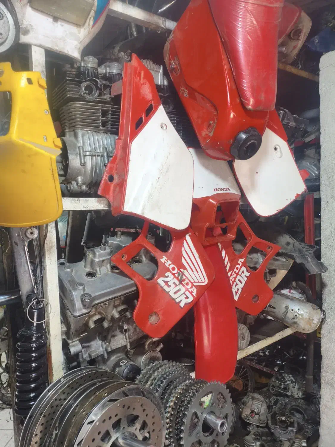 لوازم موتور سیکلت سبک و سنگین|قطعات یدکی و لوازم جانبی|یزد, |دیوار