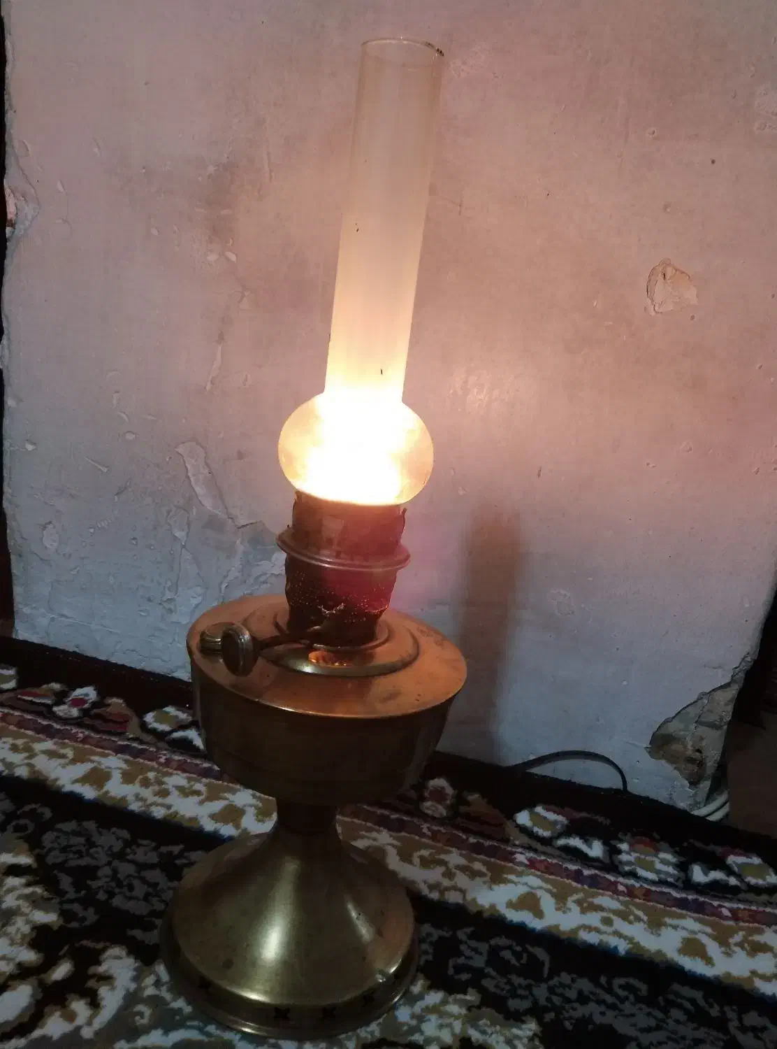 چراغ گرسوز|کلکسیون اشیاء عتیقه|سمنان, |دیوار