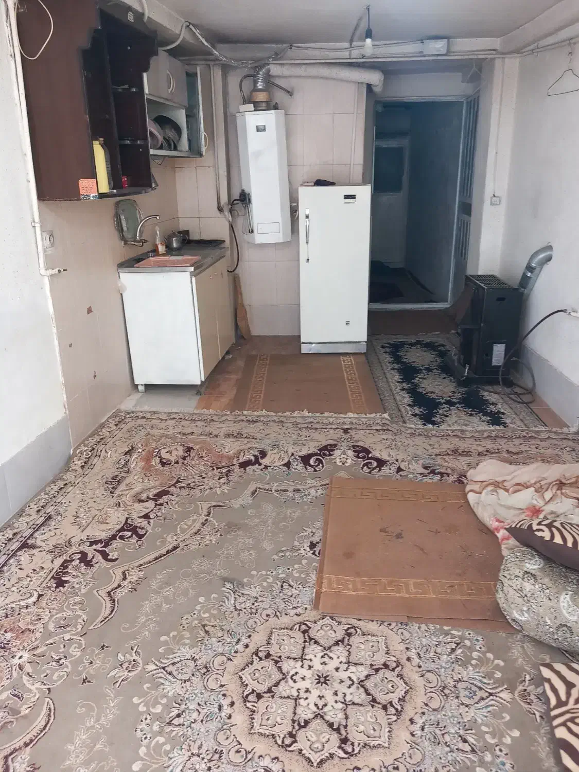 خانه مبله|اجارهٔ کوتاه‌مدت آپارتمان و سوئیت|شیراز, کوشک میدان|دیوار