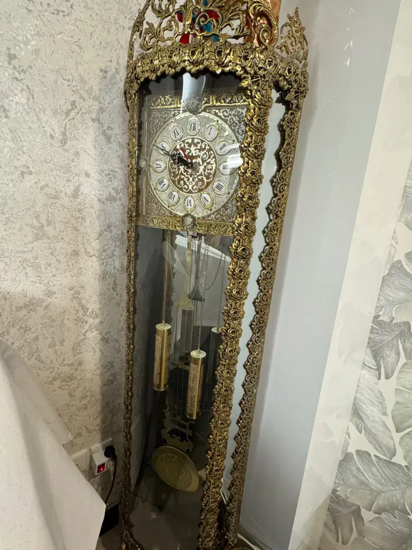 ساعت برنجی پایه دار مجهز به سیستم پاندول ( آونگ)|صنایع دستی و سایر لوازم تزئینی|تهران, مینای شمالی (مخبر)|دیوار