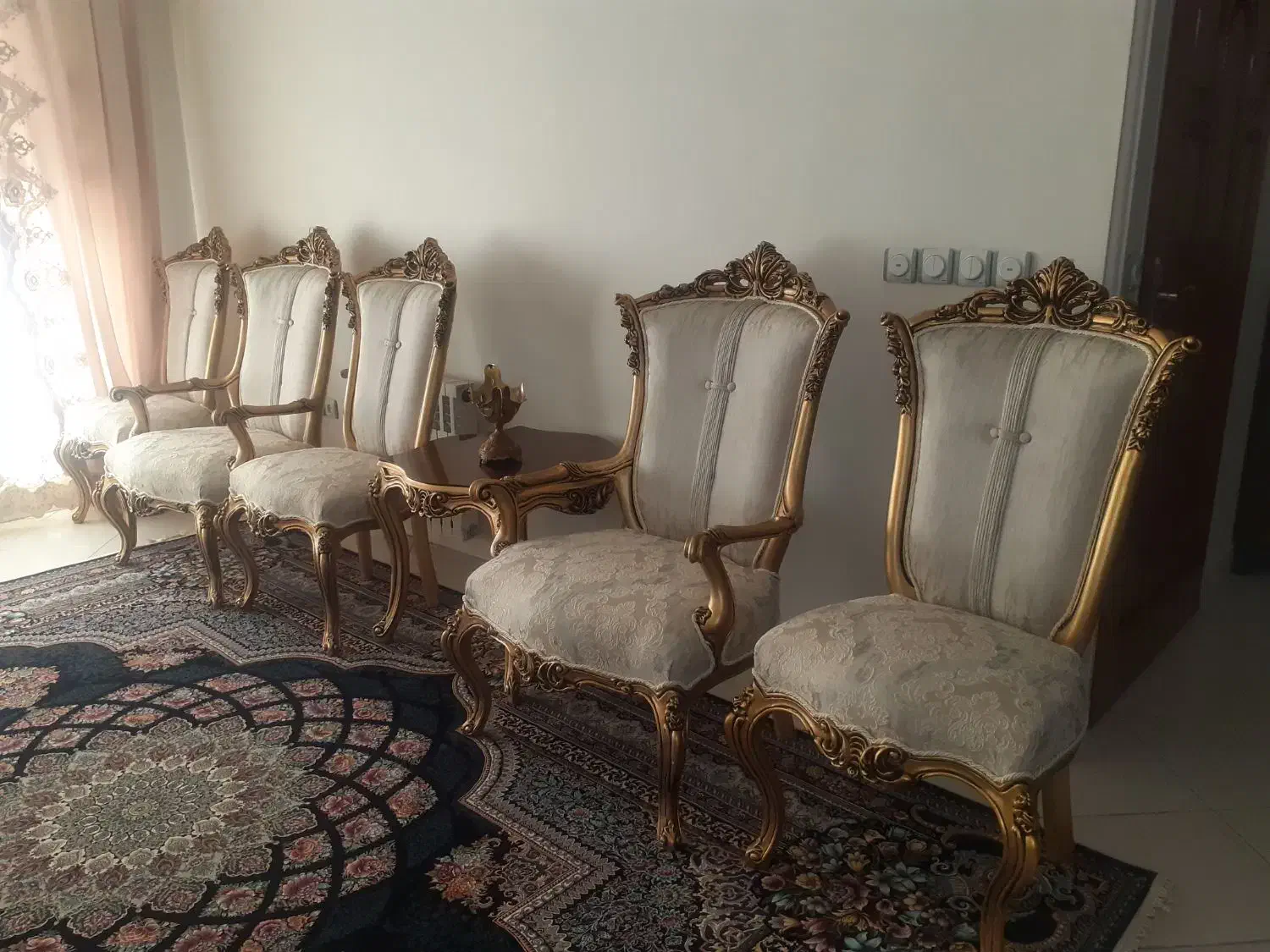 مبل ۹نفره همراه یه میز بزرگ ودوتاعسلی درحدنو|مبلمان خانگی و میز عسلی|تهران, جیحون|دیوار