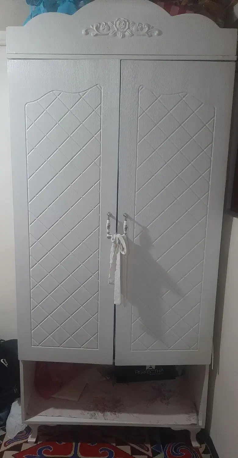 تخت خواب یک نفره فقط چوب کف تخت شکسته در حد نو هست|تخت و سرویس خواب|کرج, شهرک فهمیده|دیوار