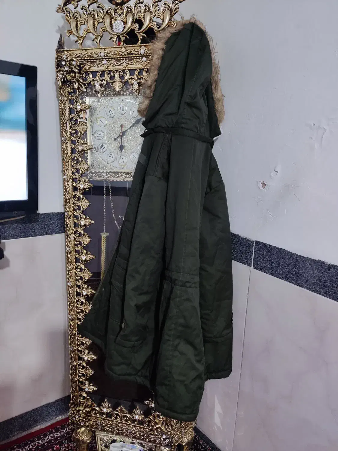 پالتو|لباس|جوانرود, |دیوار