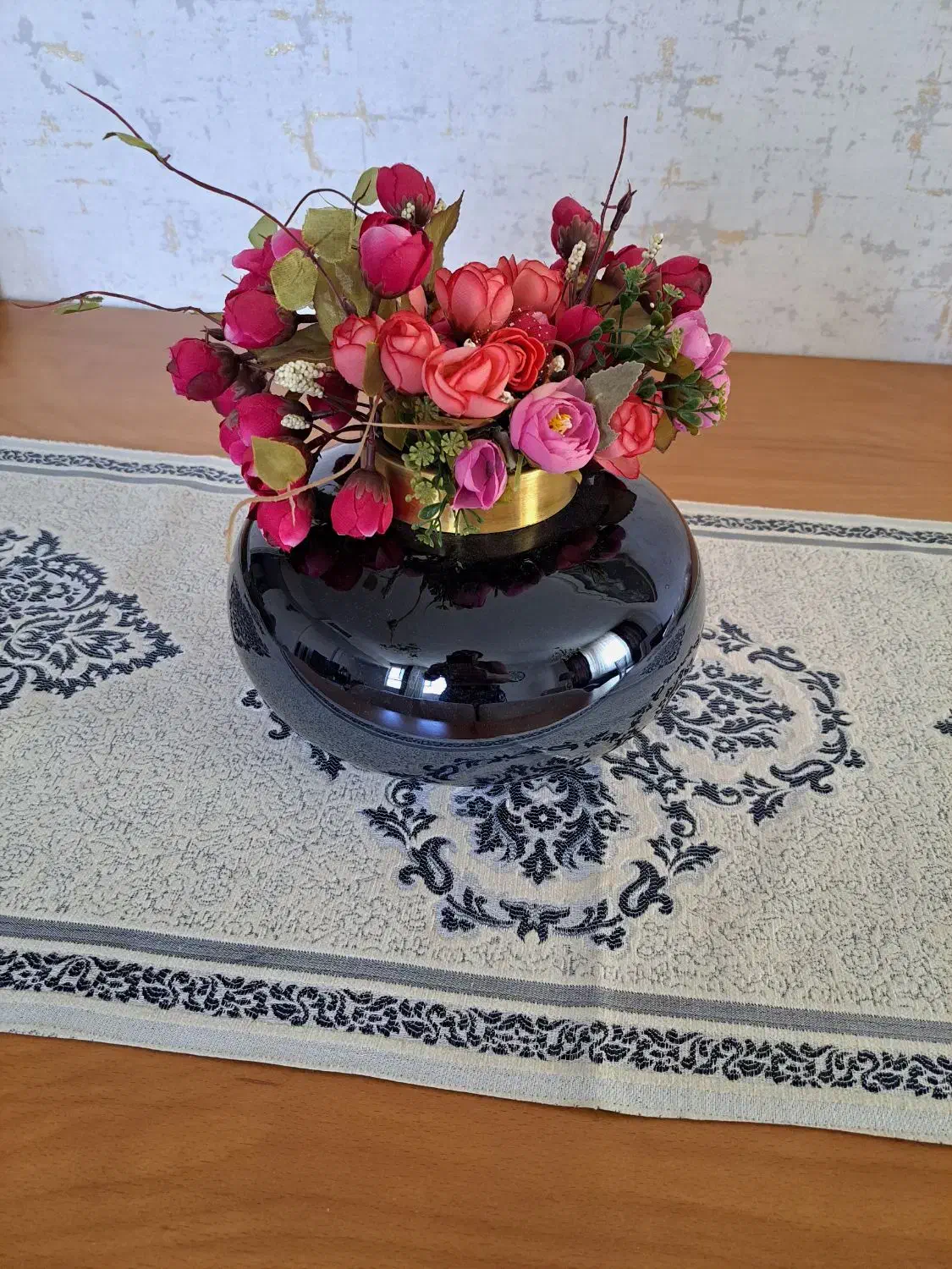 گلدان به همراه گل|گل مصنوعی|شیراز, اصلاح‌نژاد|دیوار