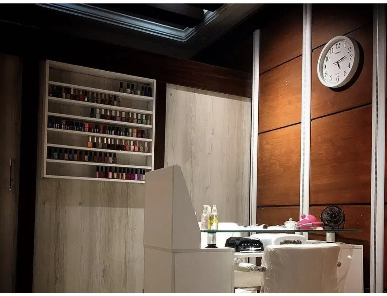 اجاره میز ناخن / اجاره تخت مژه / ناخن کار درصدی|استخدام درمانی، زیبایی، بهداشتی|تهران, هروی|دیوار