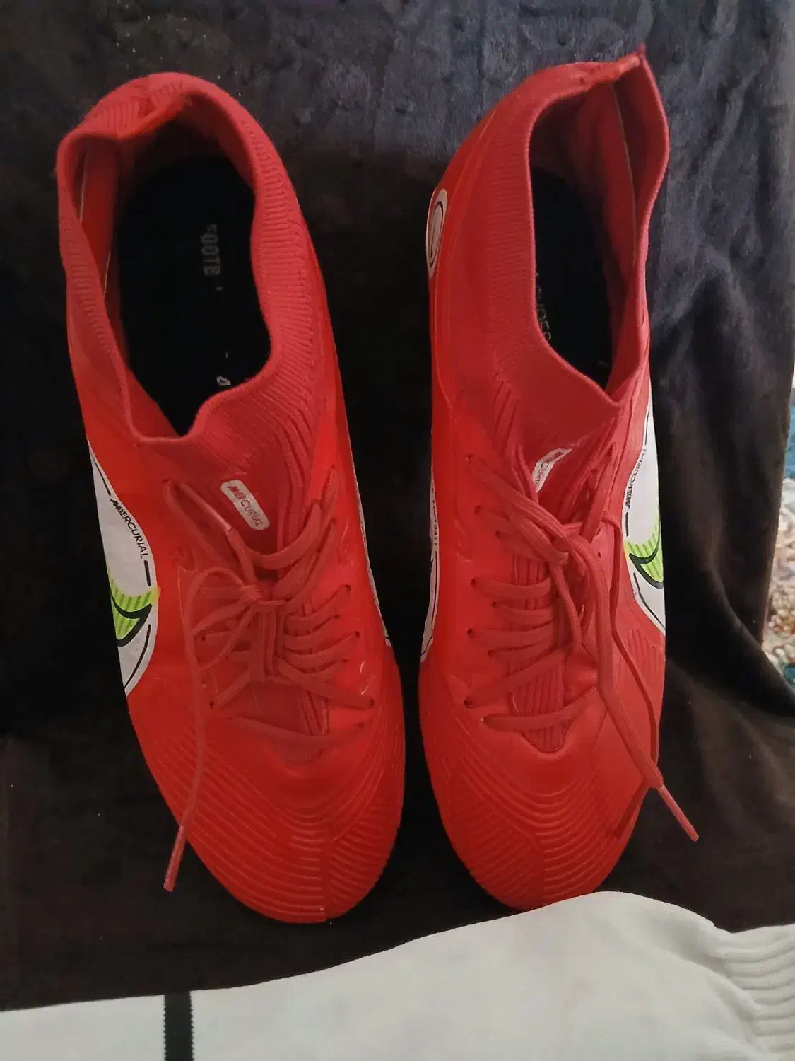 کفش فوتبال|تجهیزات ورزشی|رباط‌کریم, رباط‌کریم|دیوار