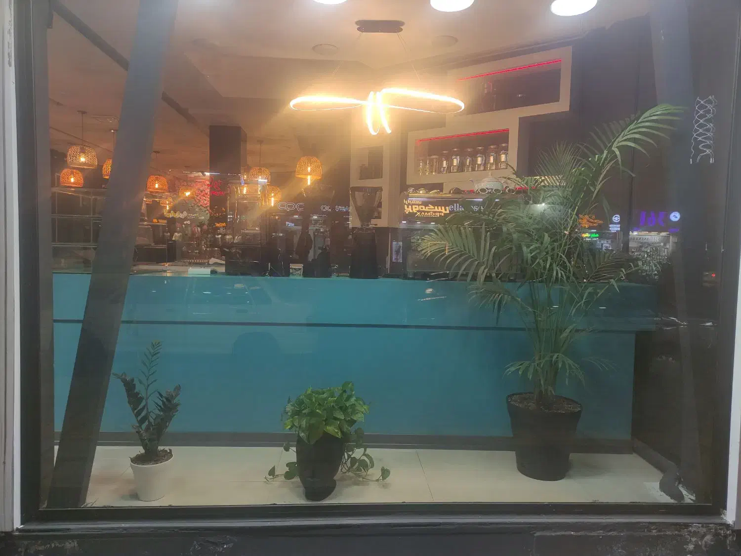 باریستا در کافه|استخدام خدمات فروشگاه و رستوران|رشت, حاجی آباد|دیوار