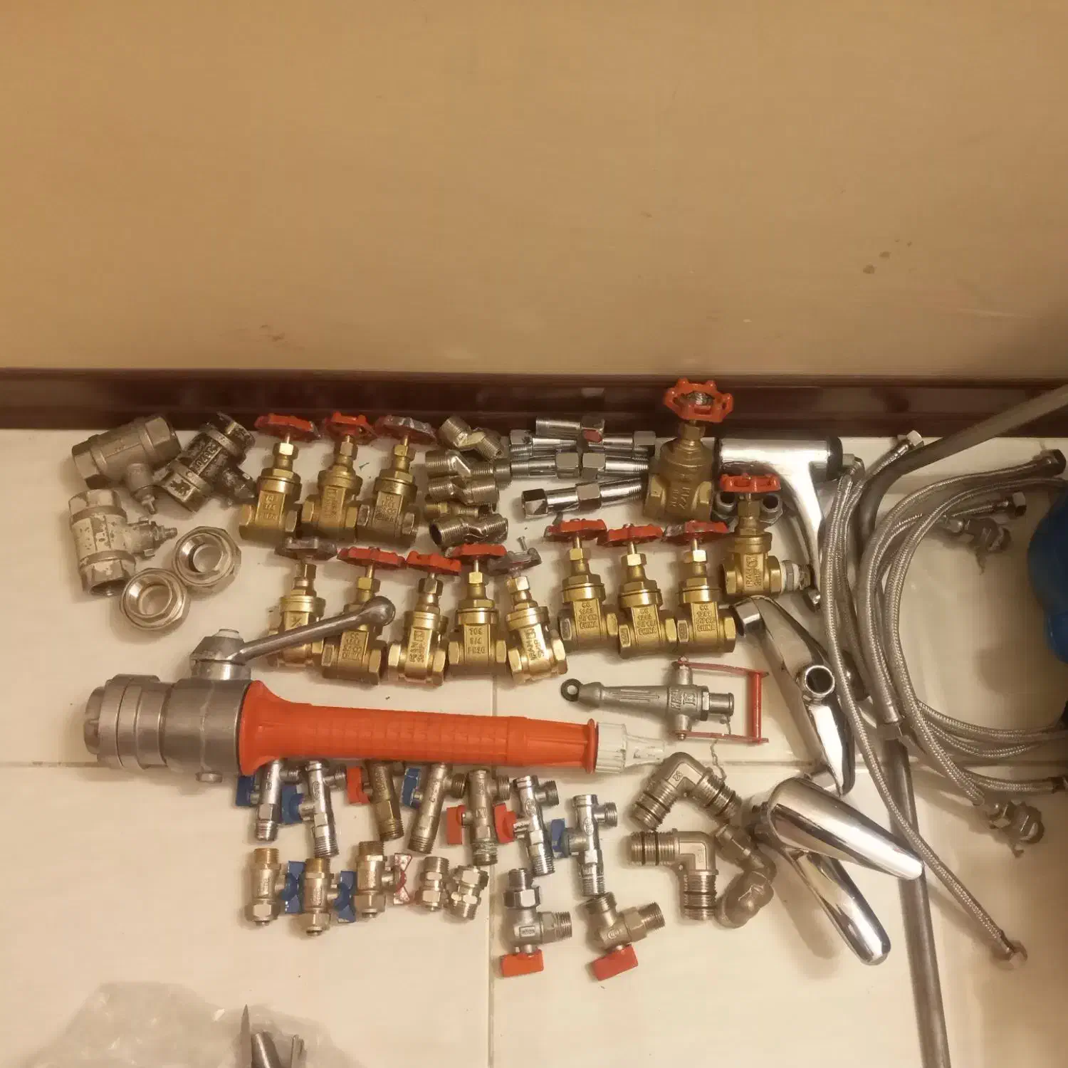 شیر|لوازم سرویس بهداشتی|رودهن, |دیوار