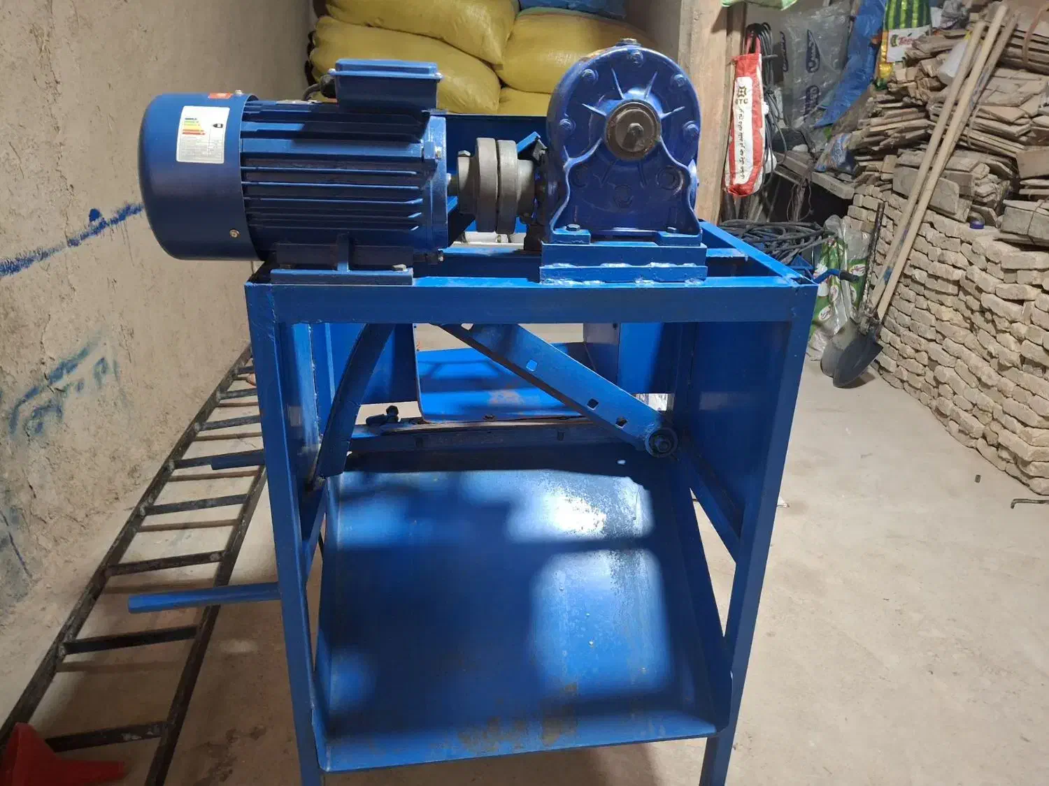 علف خردکن|خردکن، آسیاب، غذاساز|بستان آباد, |دیوار