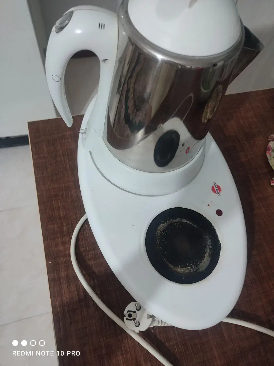 کتری برقی سالم و کارکرده پارس خزر|قوری، کتری، قهوه‌ساز دستی|شیراز, شریف‌آباد|دیوار