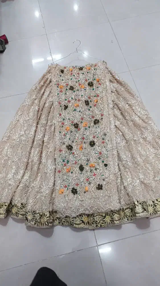 لب اس محلی نو نو|لباس|سمیرم, |دیوار