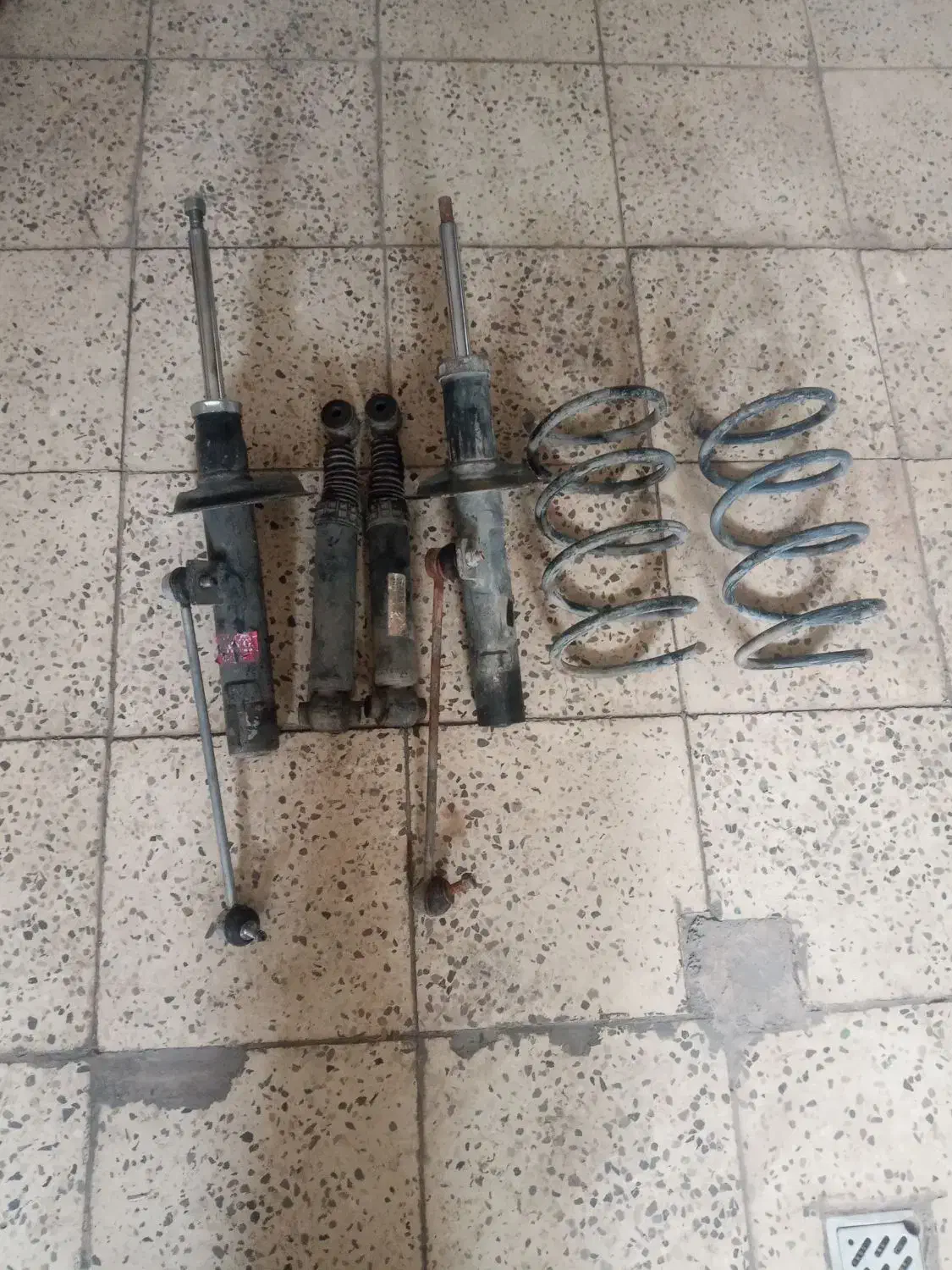 انواع کمک و فنر استوک در اقبالیه|قطعات یدکی و لوازم جانبی|قزوین, |دیوار