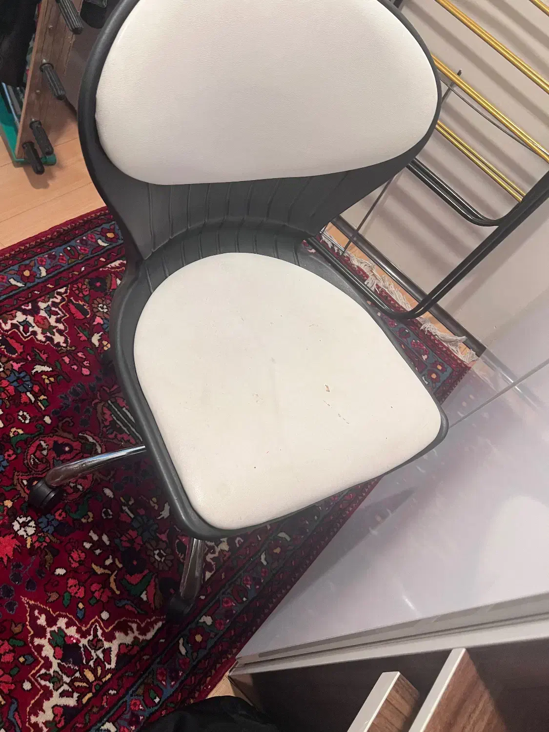 صندلی|میز تحریر و کامپیوتر|ری, علایین|دیوار