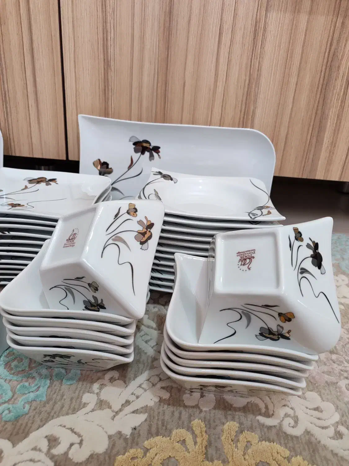 سرویس چینی پذیرایی ۱۲ نفره توس|ظروف سرو و پذیرایی|ری, شهادت|دیوار