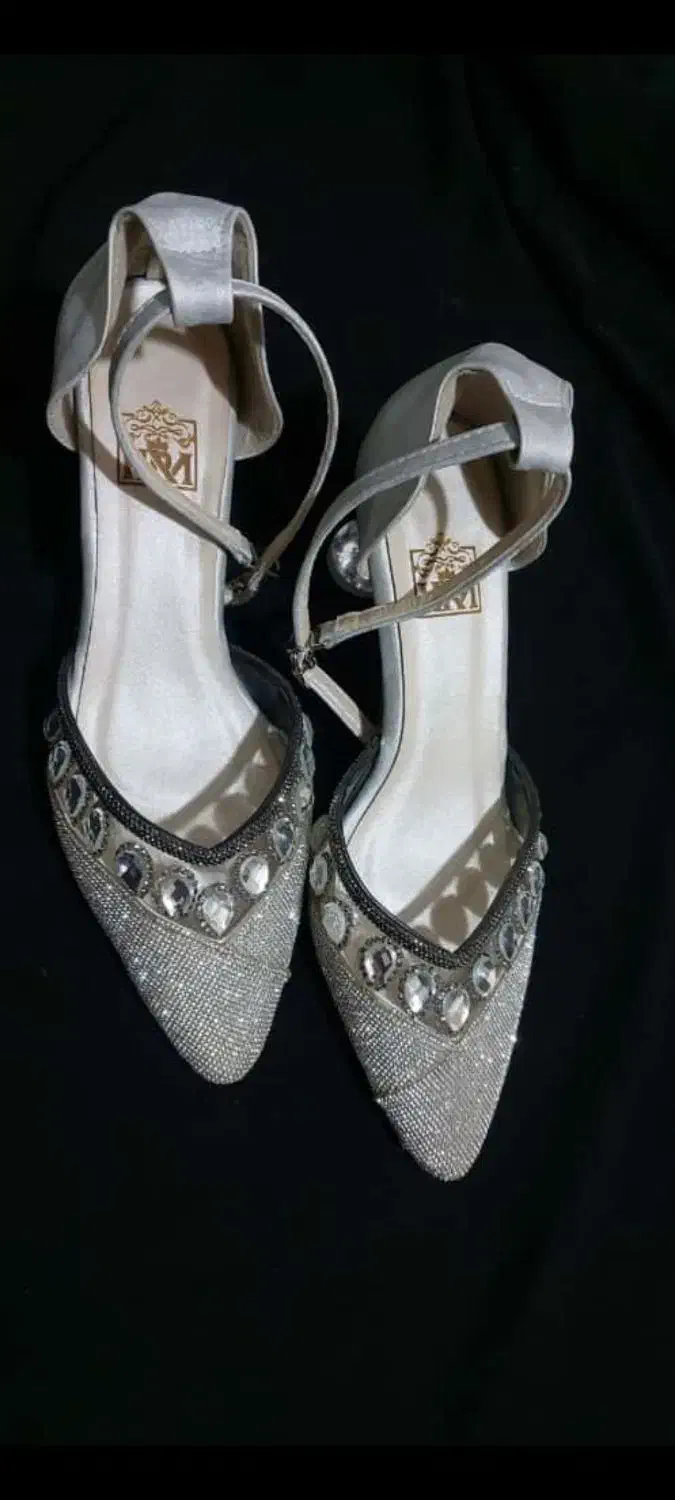 پاشنه بلند|کیف، کفش، کمربند|زهک, |دیوار