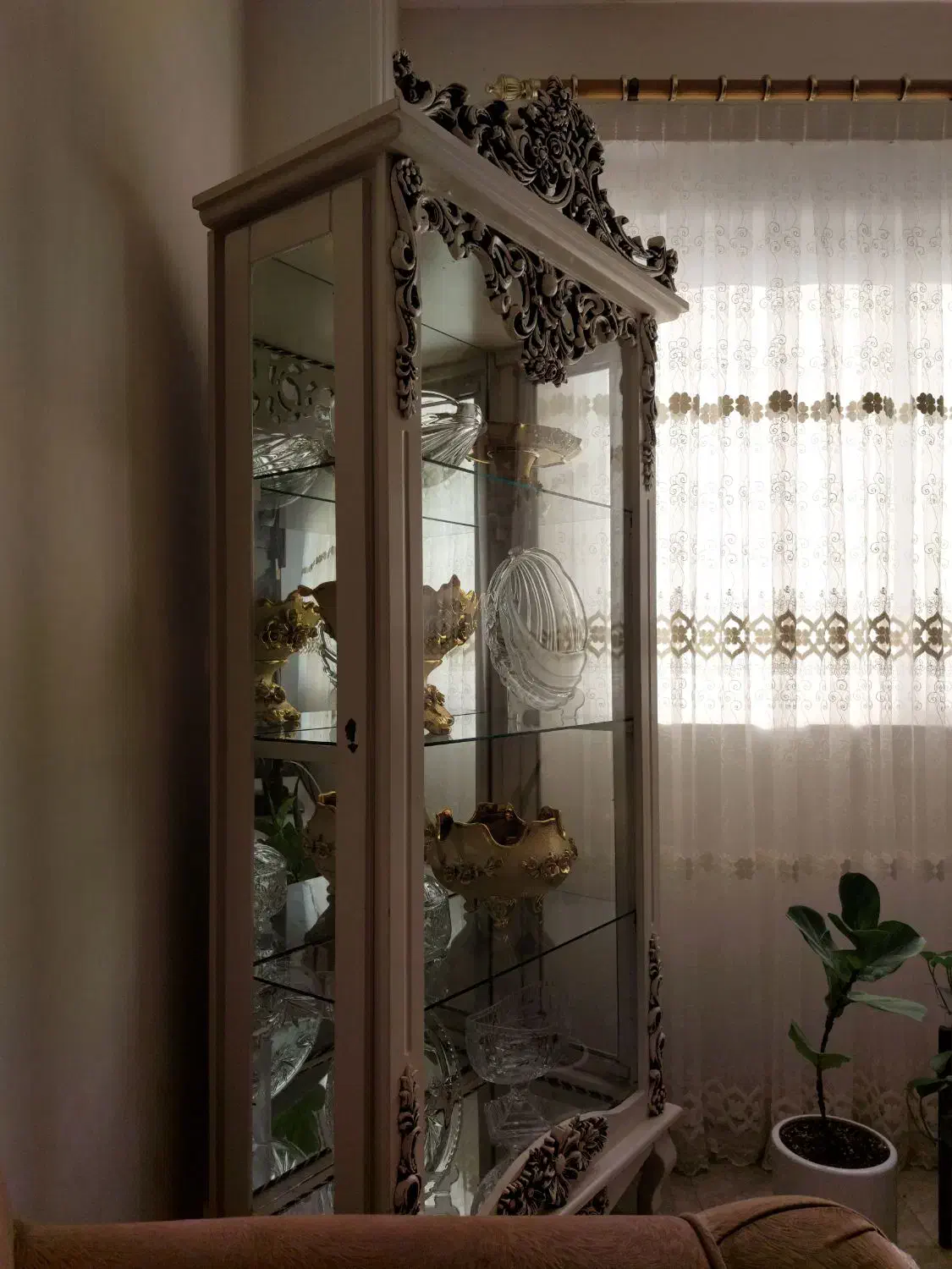 ویترین سفیید سالم|بوفه، ویترین، کنسول|فومن, |دیوار