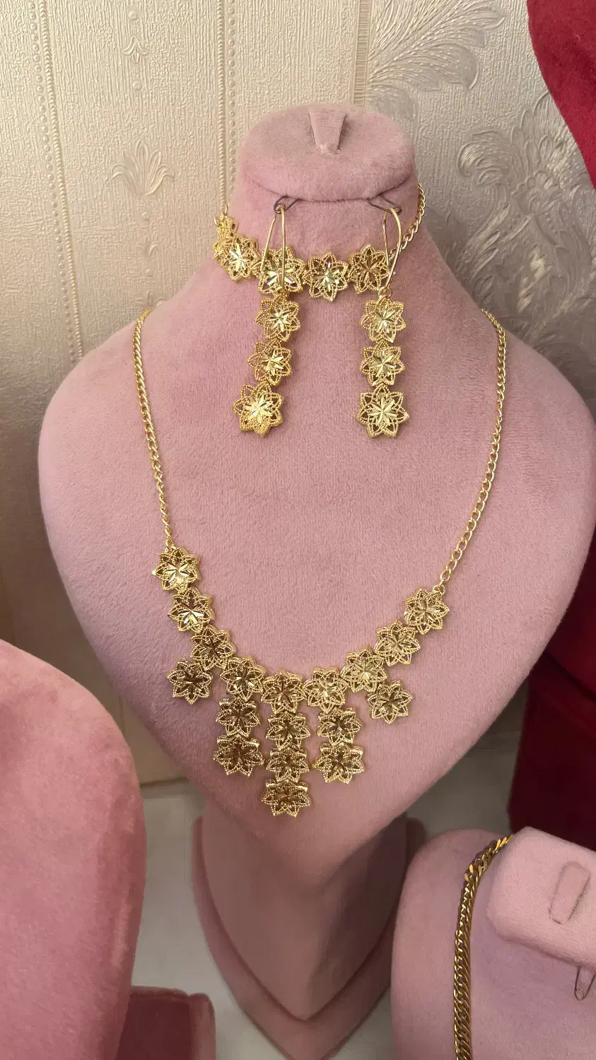 بدلیجات سرویس دستبند گردنبند|بدلیجات|قم, نیروگاه|دیوار