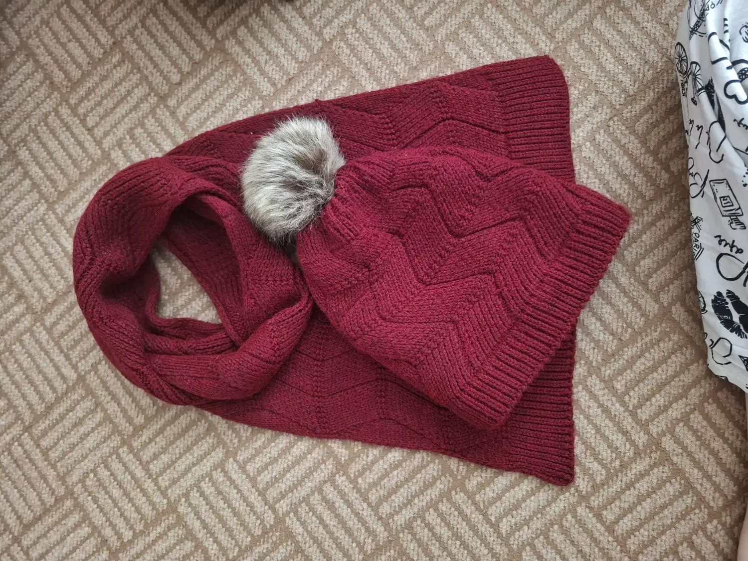 کلاه و شال گردن زرشکی ۲ مدل|لباس|تهران, نارمک|دیوار