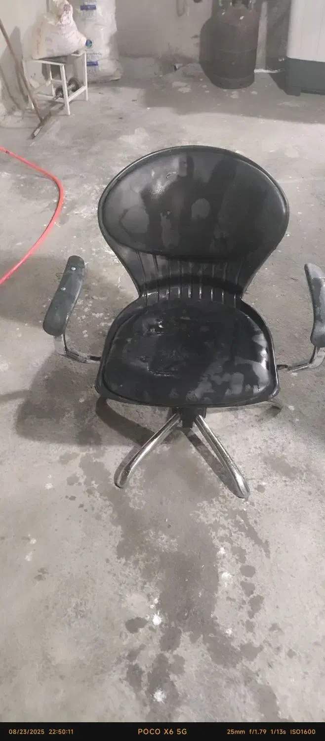 چندین عدد صندلی|صندلی و نیمکت|سنندج, |دیوار