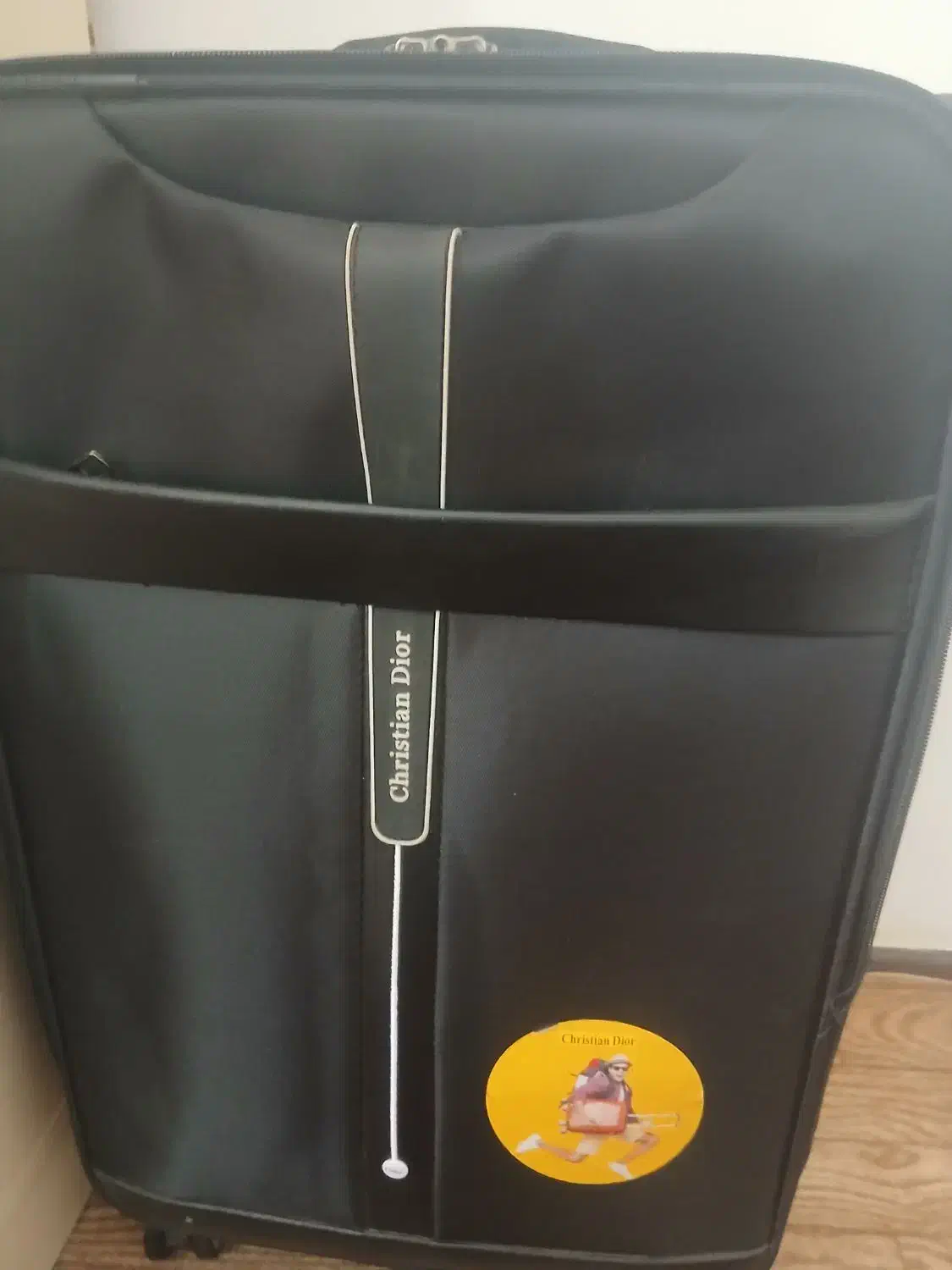 چمدان نو|کیف، کفش، کمربند|هشتگرد, شهرک ارم غربی|دیوار