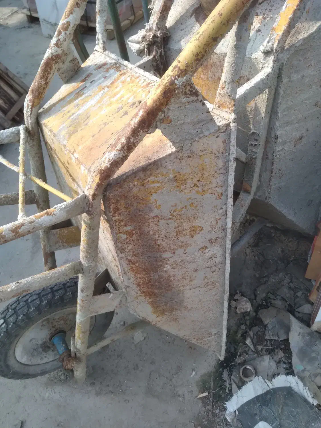 فرغون دست دو لاستیک سالم|مصالح و تجهیزات ساختمان|آستانه اشرفیه, |دیوار