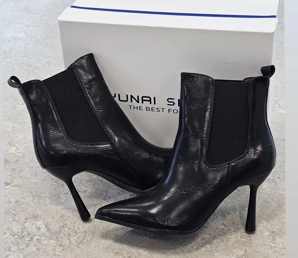 کفش|کیف، کفش، کمربند|دوگنبدان, |دیوار