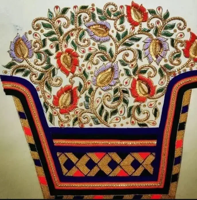 لباس گلابتونی|لباس|جاسک, |دیوار