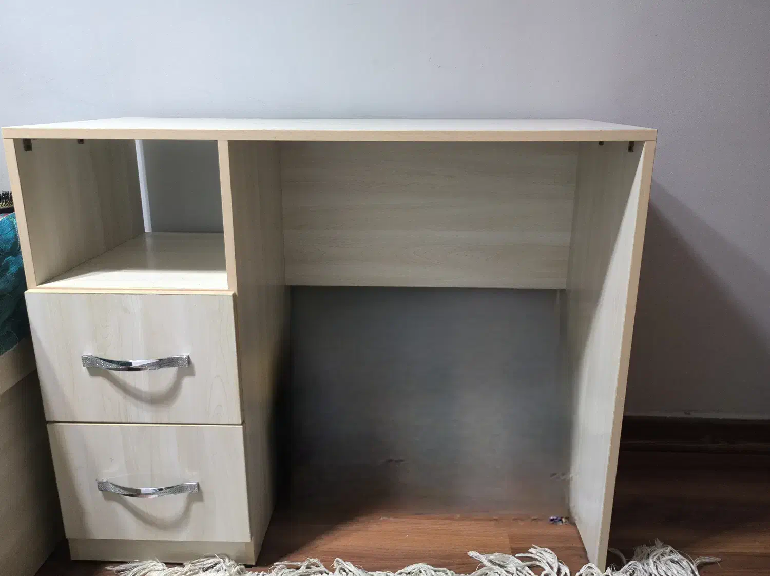 میز و تخت خواب یک نفره نوجوان|تخت و سرویس خواب|رشت, گلزاران|دیوار