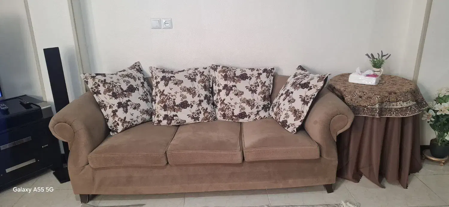 سلام مبل ۹ نفره با جلو مبلی و۴ عسلی|مبلمان خانگی و میز عسلی|شاهین‌شهر, فدک|دیوار