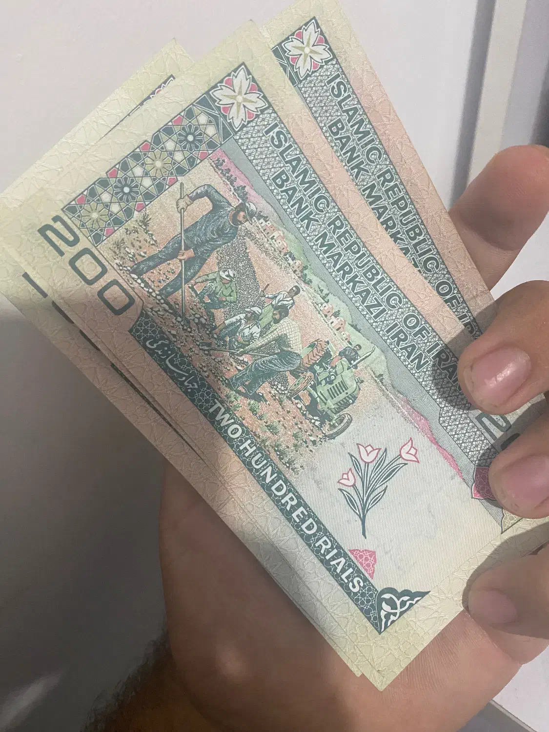 اسکناس ۲۰۰ ریالی|کلکسیون سکه، تمبر، اسکناس|هشتگرد, هشتگرد قدیم|دیوار