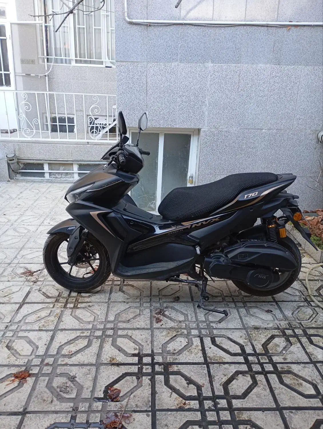 موتور آیروکس ان وی ایکس ۱۷۰ سی سی|موتورسیکلت|صحنه, |دیوار