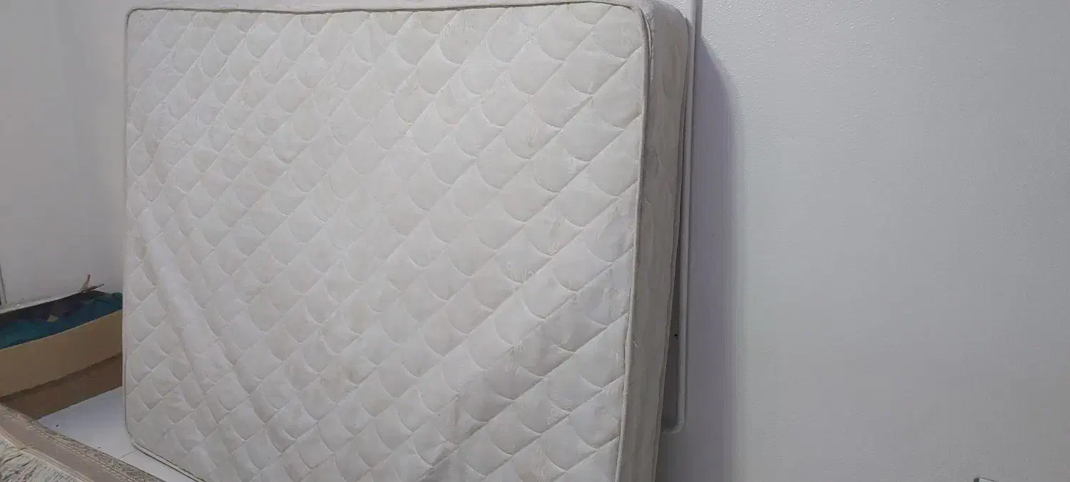 تشک دو نفره کارکرده ولی تمیز|تشک تختخواب|شاهین‌شهر, شهرک گلدیس|دیوار