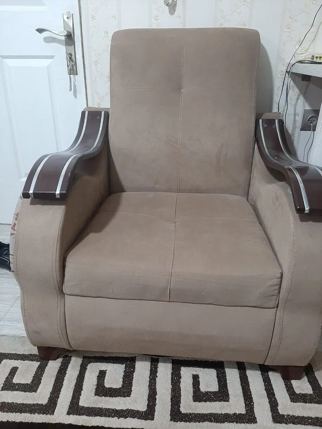 مبل راحتی ۷نفره|مبلمان خانگی و میز عسلی|رشت, جهاد|دیوار