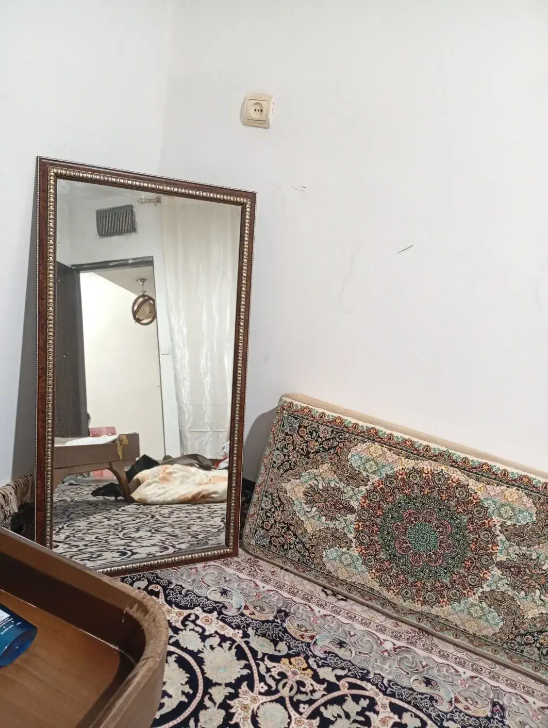 ۲عدد پشتی در حد آکبندو ۱آینه کاملا سالم|پشتی|کرمانشاه, |دیوار