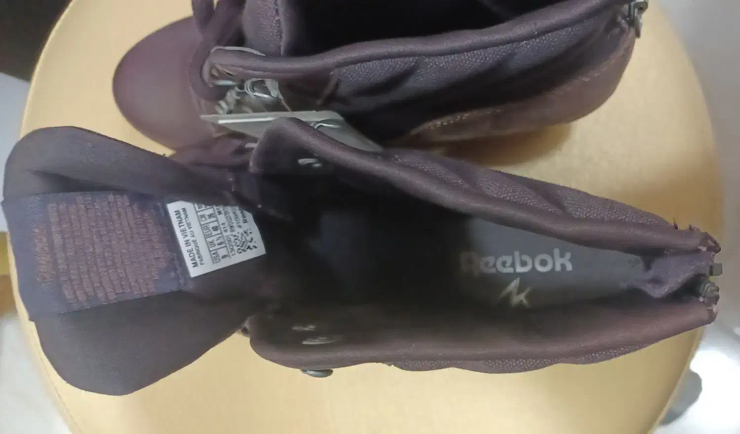 نیم بوت خارجی ریبوک اصل|کیف، کفش، کمربند|لاهیجان, لیالستان|دیوار