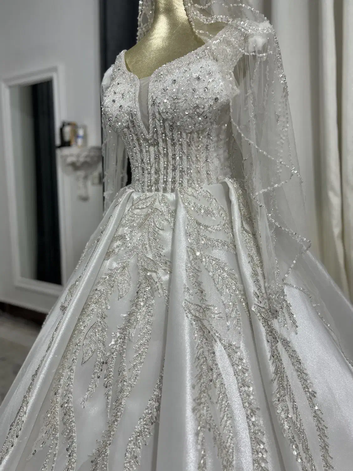 لباس عروس|لباس|گالیکش, |دیوار