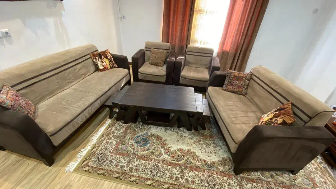 فروش مبل  ۷ نفره به همراه میز وسط|مبلمان خانگی و میز عسلی|بندر انزلی, کوی واحدی|دیوار