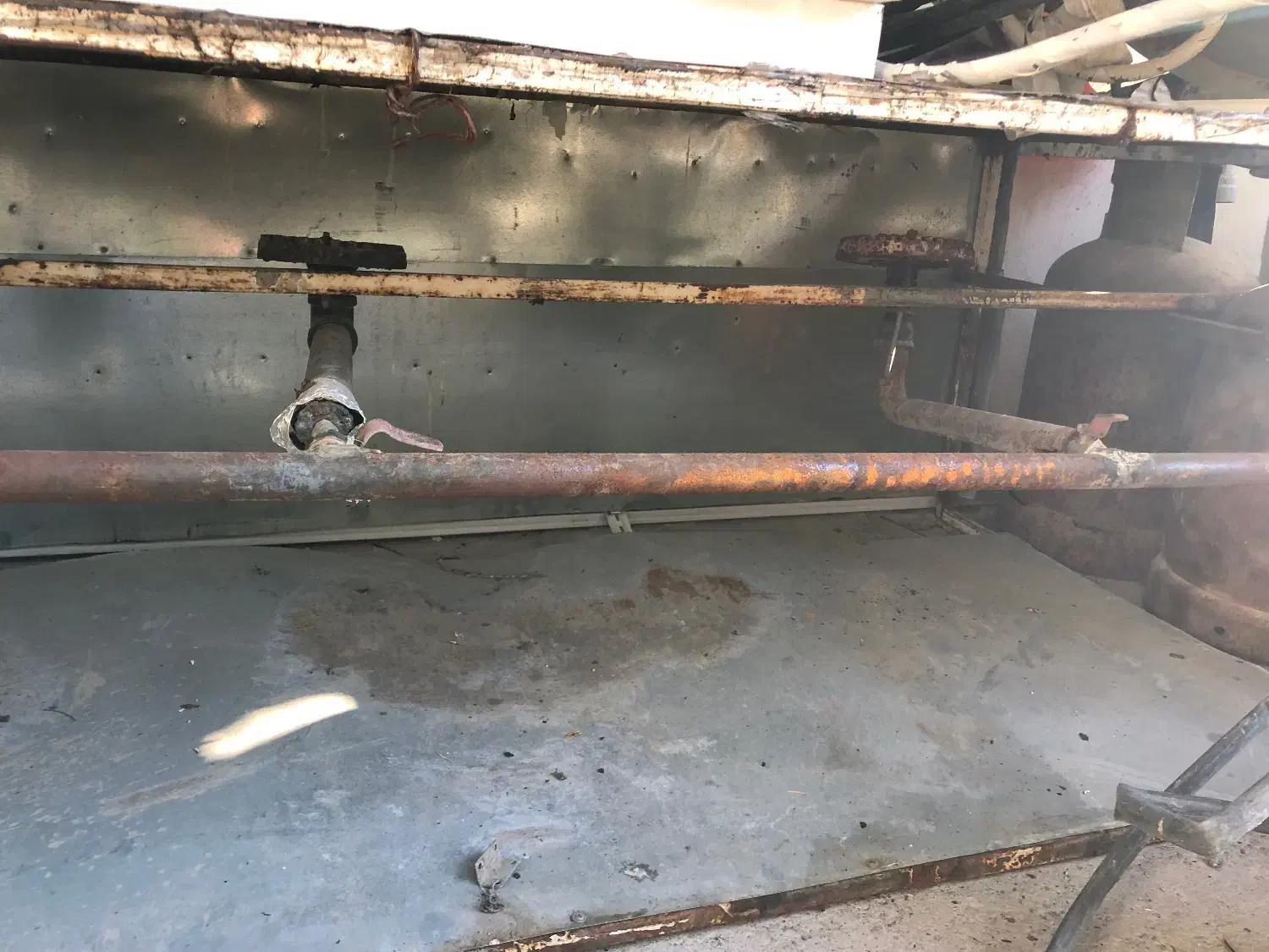 به علت نیاز نداشتن|بخاری، هیتر، شومینه|چمستان, |دیوار