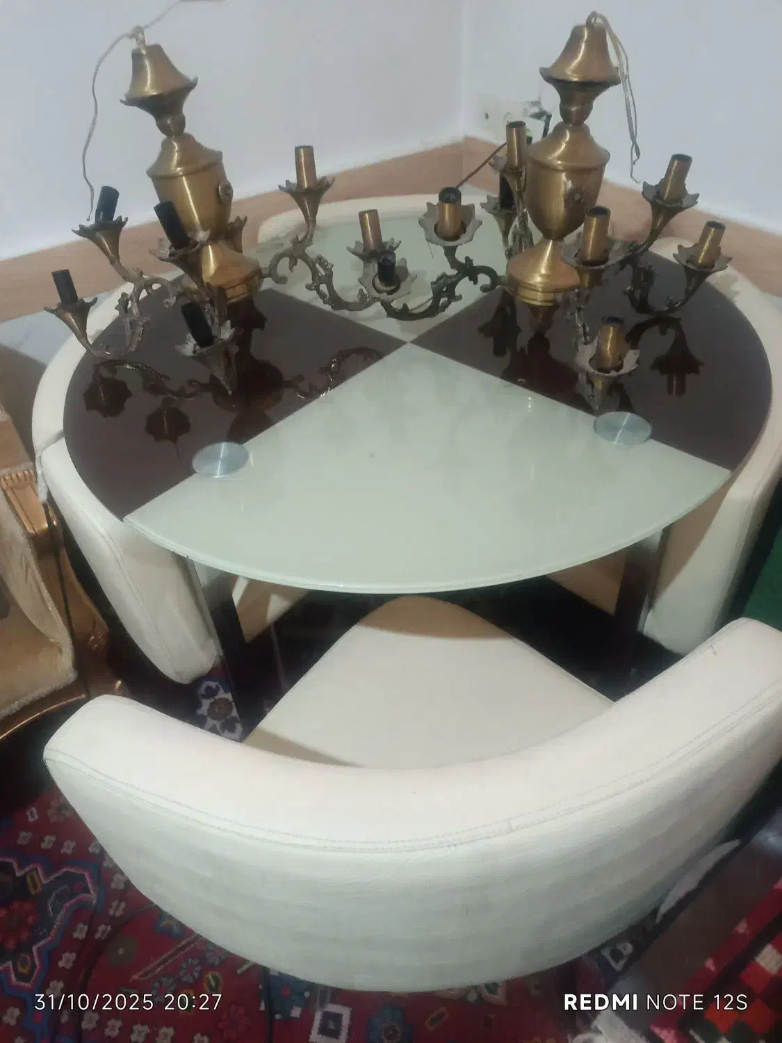 میز نهار خوری دوتا لوستر کهنه شویی ووایفای بی سیمی|میز و صندلی غذاخوری|بناب, |دیوار