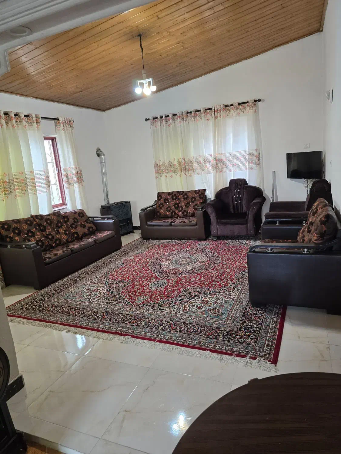 ویلای دوخواب حیاط دربست|اجارهٔ کوتاه‌مدت ویلا و باغ|عباس‌آباد, |دیوار