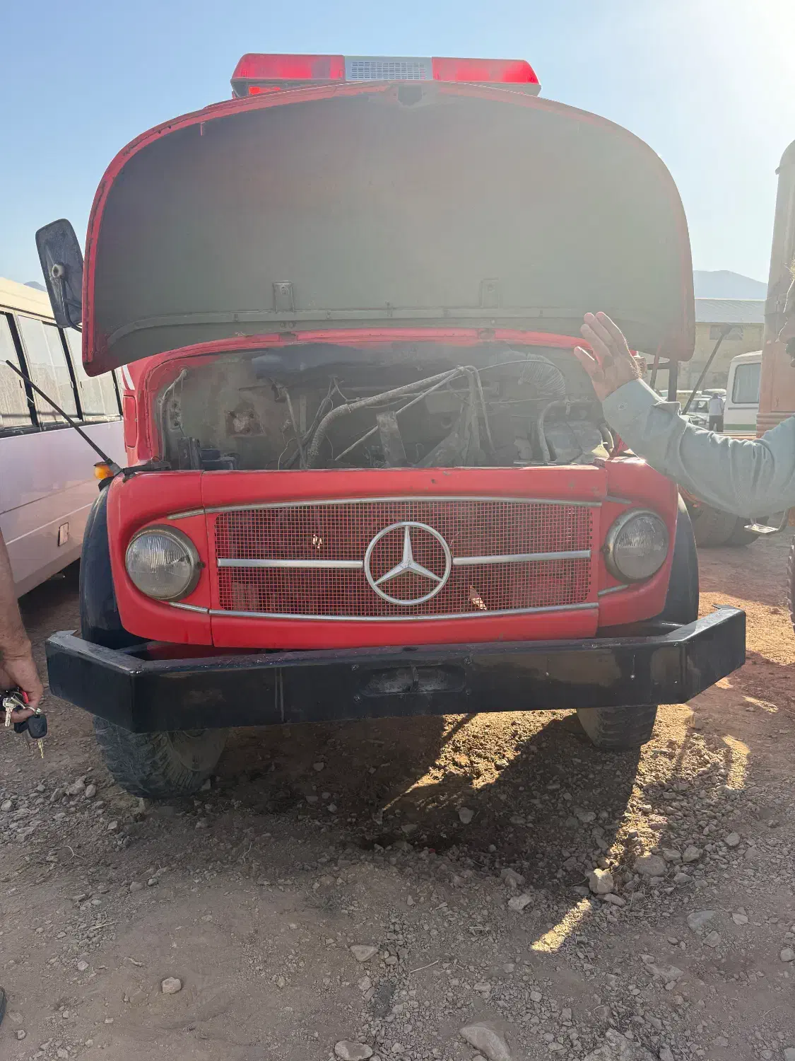 بنز ۹۱۱ تیپ۱۳۱۳ درحد برگه اوراقی|خودرو سنگین|اصفهان, شهرک آزمایش|دیوار