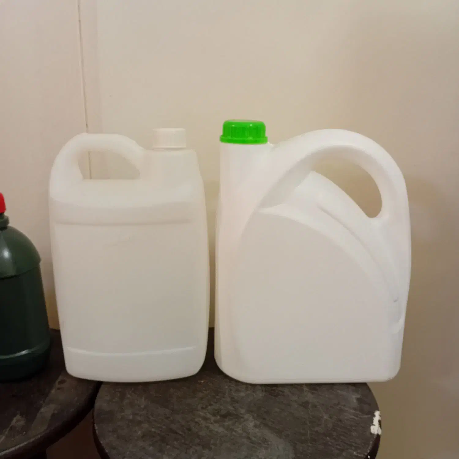 گالن ۴ لیتری|ظروف نگهدارنده، پلاستیکی، یک‌بارمصرف|کاشان, درب زنجیر|دیوار